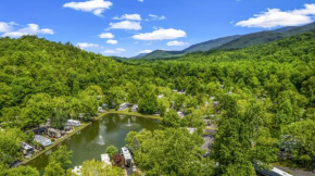 Water Edge Glamping Resort- Fishing Pond, Fire Pit, Swimming Pools, Mini Golf